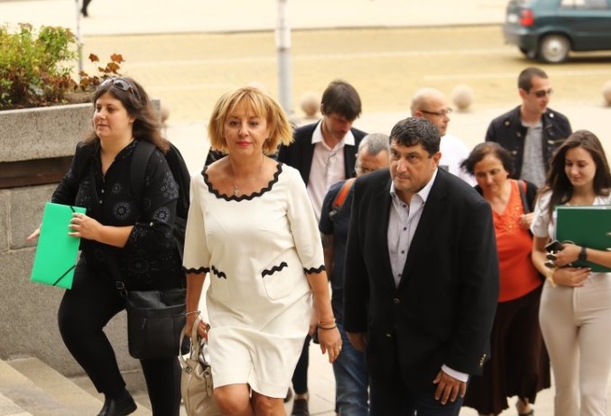 Политическата формация на Мая Манолова Изправи се България внесе 4500